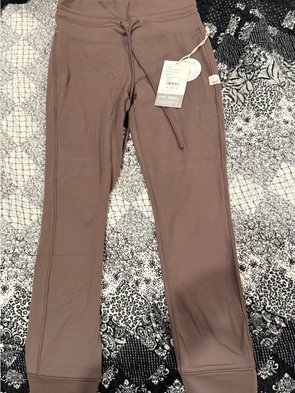 Vuori Brown Performance Leggings Size Small NWT
